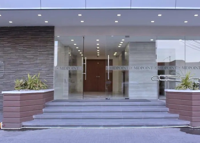 The Midpoint Residences 3*